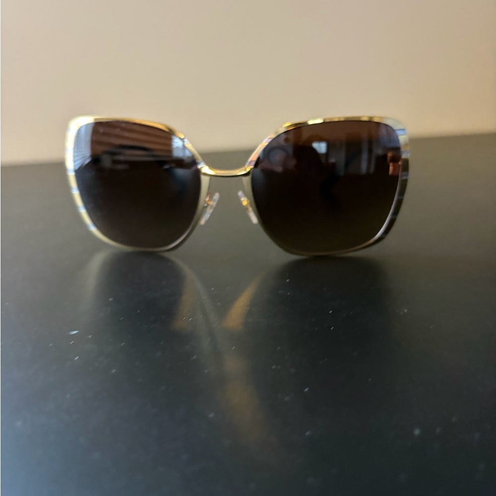 Tory Burch Gold Frame Black Gradient Lens Women's Sunglasses - Picture 5 of 11